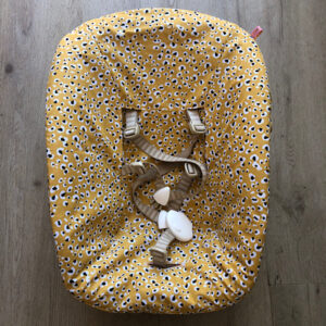 Stokke Newborn hoes Panter oker geel